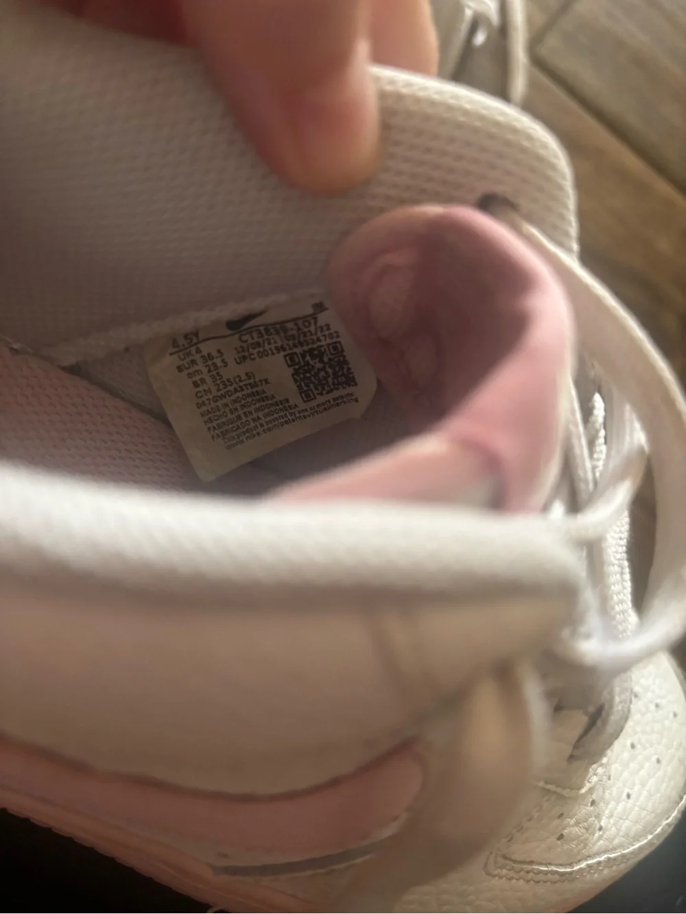 Nike Kids Low-Top Sneakers in White and Pink Accent